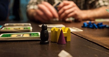 Társasjáték randi márc. 26.